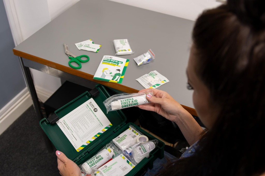 st-john-ambulance-medium-workplace-first-71ElHq1OPUL.jpg
