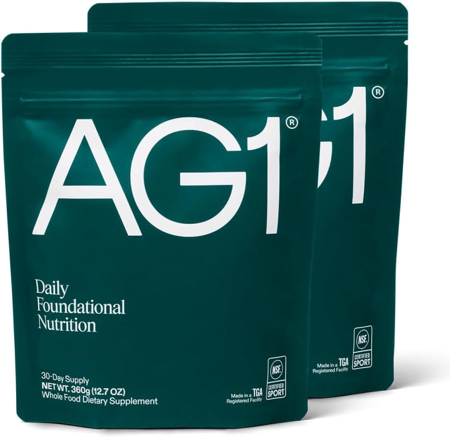 AG1 Greens Powder Supplement | Migliora la salute del fegato | Multivitamina, Probiotico, Gluten Free, Vegan e Keto Friendly | 75 Vitamine (verdi atletici) - 2 Pack, Formula classica (30 Servings Per Pouch)