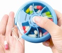 Organizzatore di pillole settimanali INVODA 7 scomparti scatola di pillole rotanti per farmaci giornalieri e vitamine - Portable Travel Pill Case Fish Oil Supplements Vitamins Organizer (Sky Blue)
