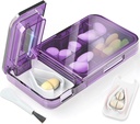 Pill Cutter Splitter per piccole o piccole pillole. 2-in-1 Travel Pill Box & Pill Splitter - Large Capacity 4 Compartments Pill Organizer - Detachable Nonslip V-Shaped Pad. Wrap-Around Blade Guard (Purple)